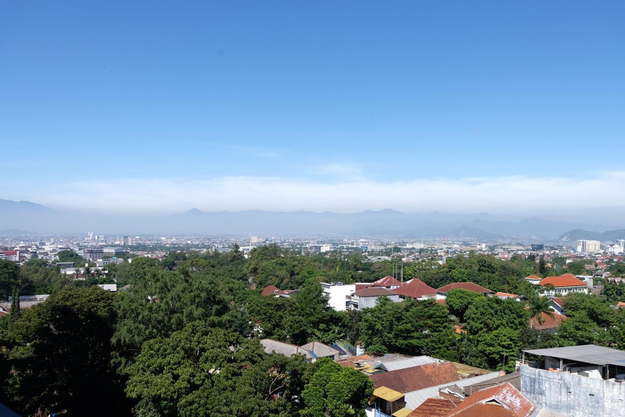 Spacious 2br At Grand Setiabudi By Travelio * Bandung
